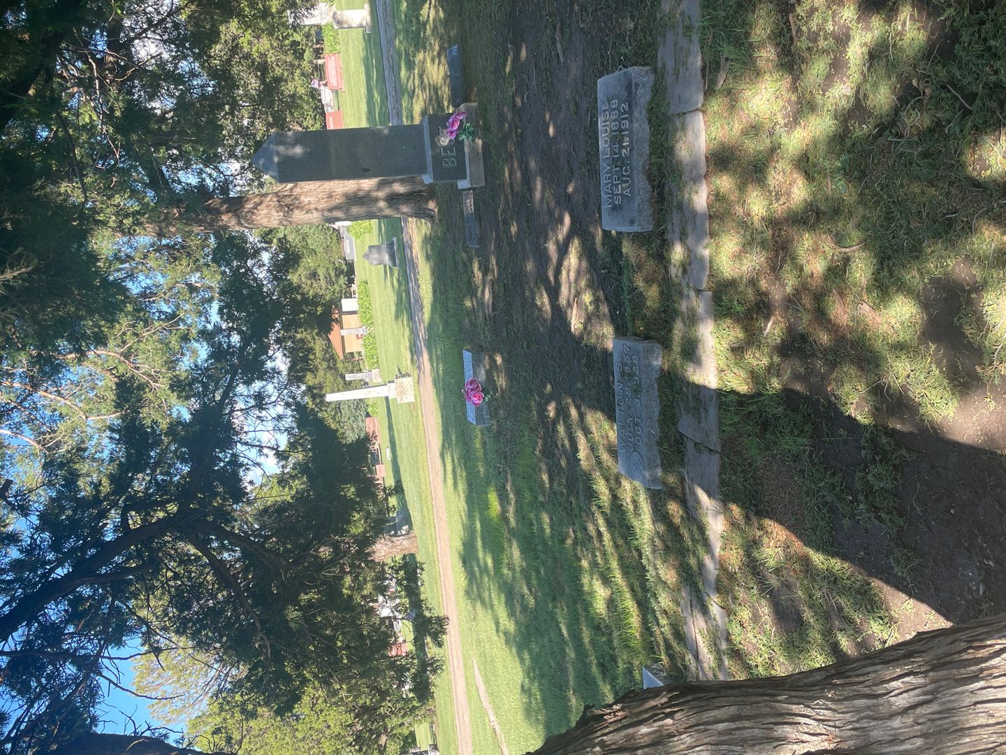 Walton S. Kenyon's grave. Photo 1