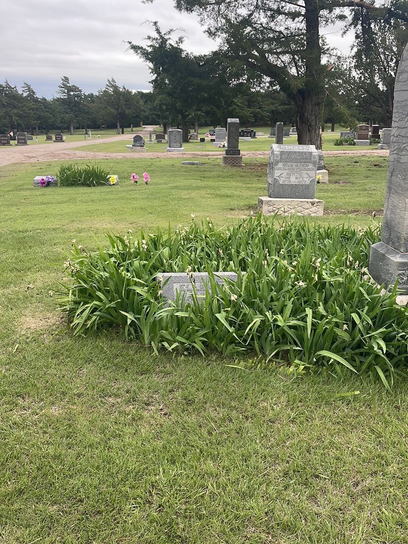 Ellen S. Wallace's grave. Photo 1