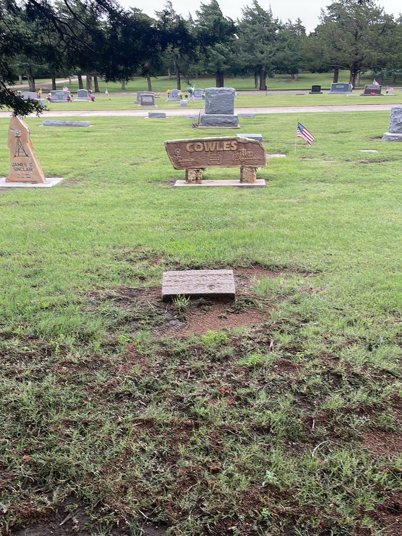 Charles D. Abbott's grave. Photo 1