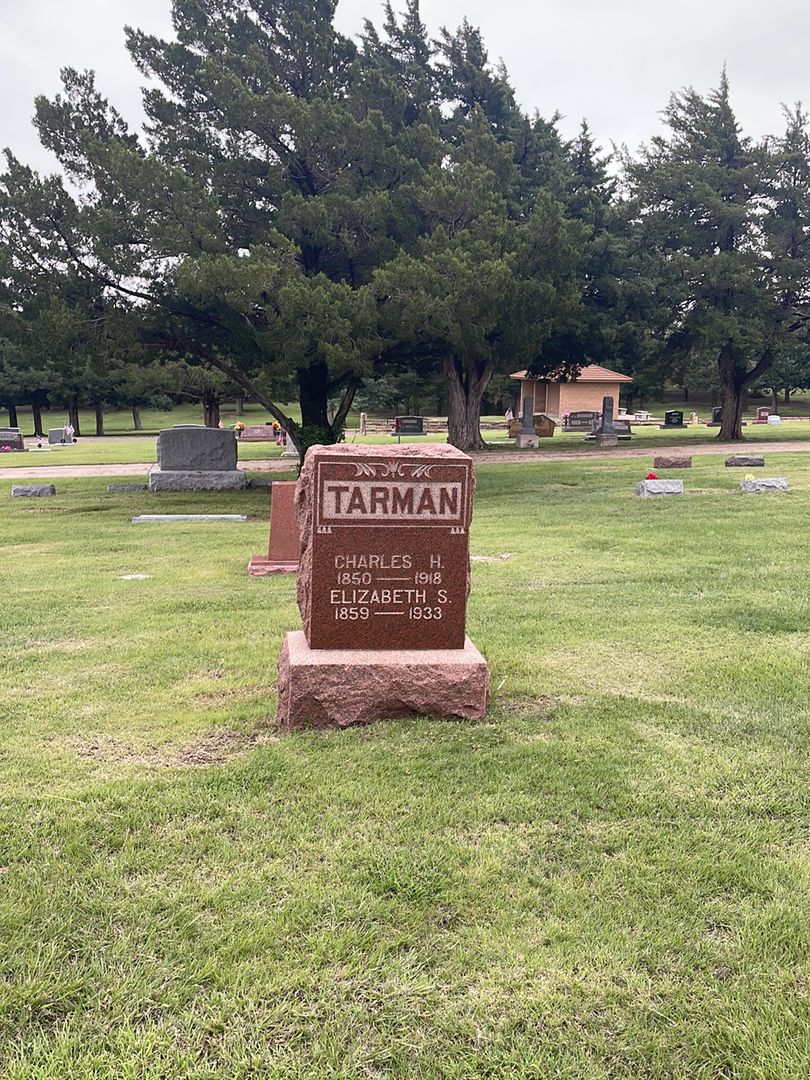 Charles H. Tarman's grave. Photo 1