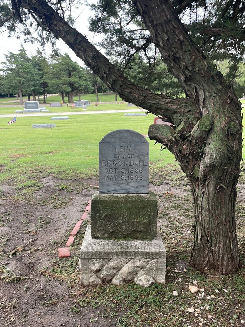 Lena Dahl's grave. Photo 1