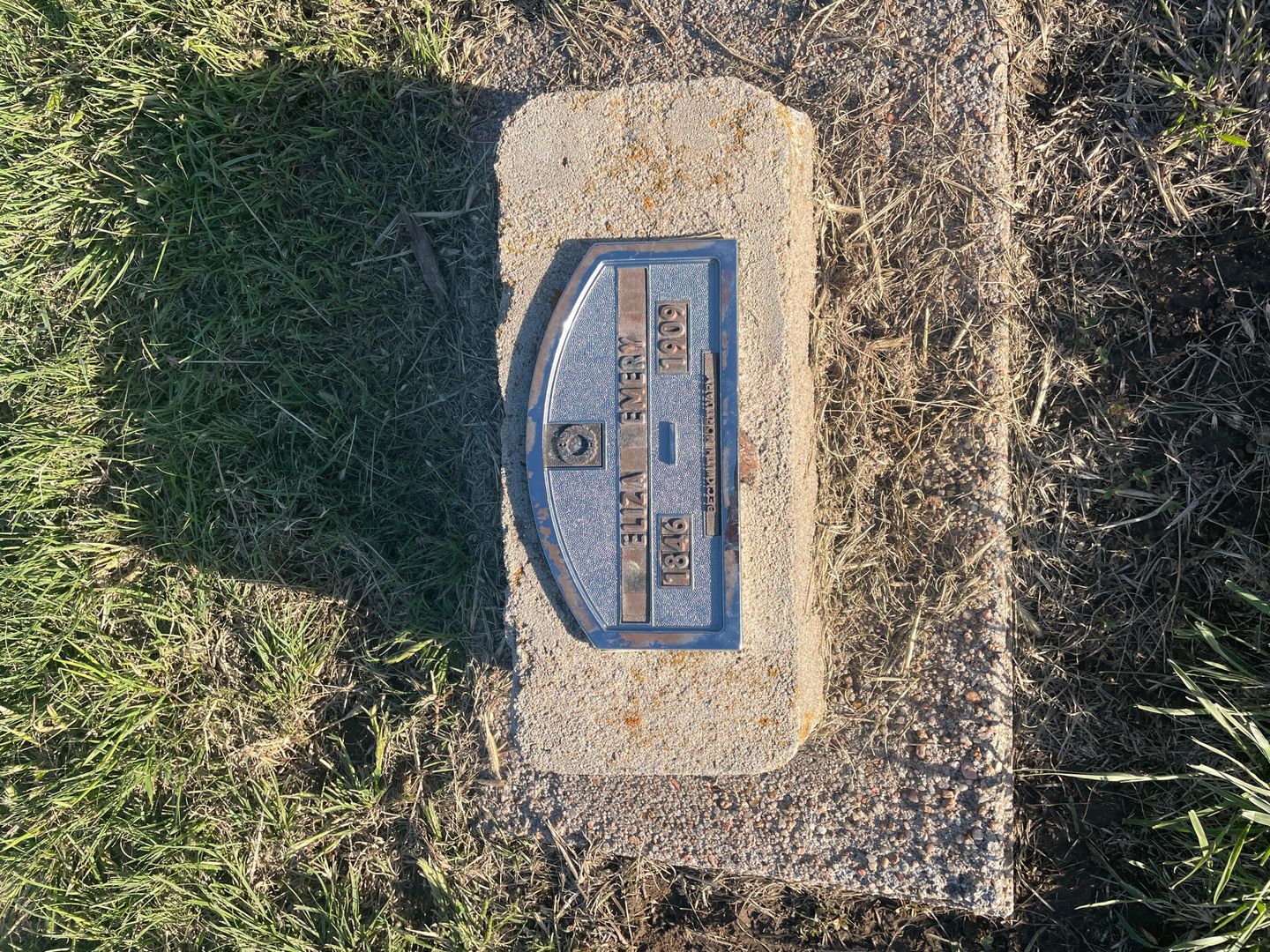 Eliza Emery's grave. Photo 1