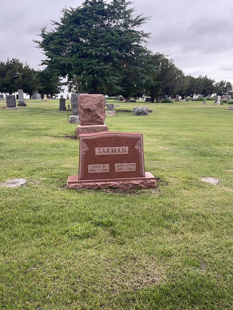 Mary Etta Tarman's grave. Photo 1