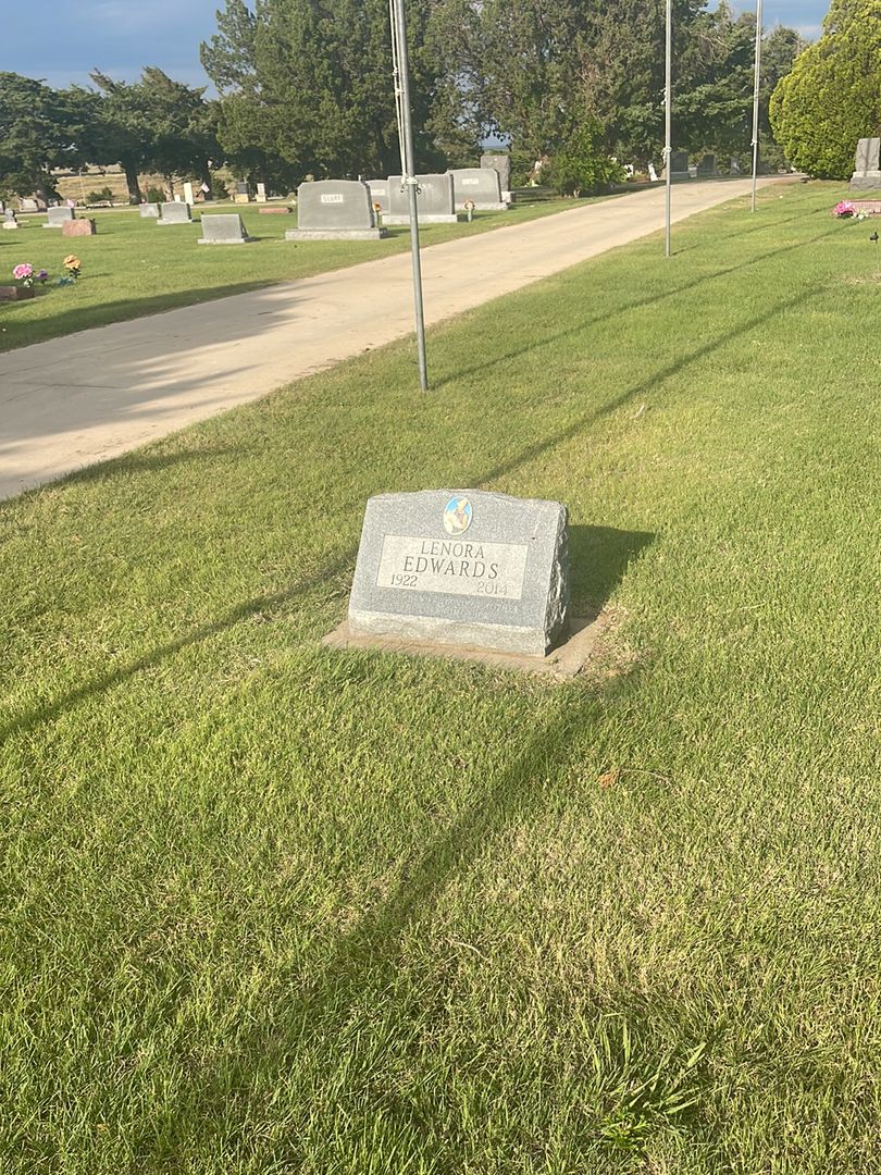 Lenora Edwards's grave. Photo 1