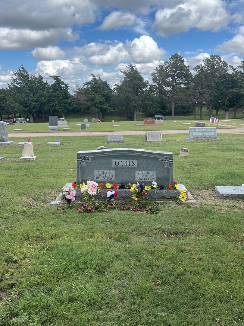 Vernon Julius Ochs's grave. Photo 1