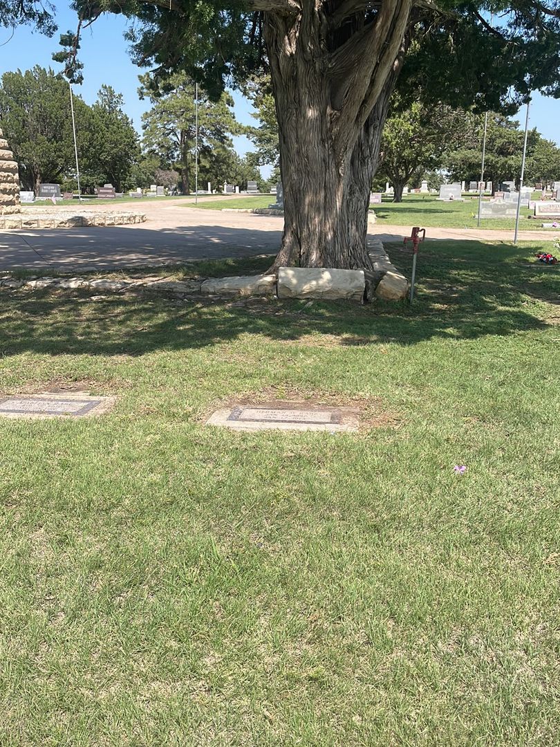 Herman H. Rabe's grave. Photo 1