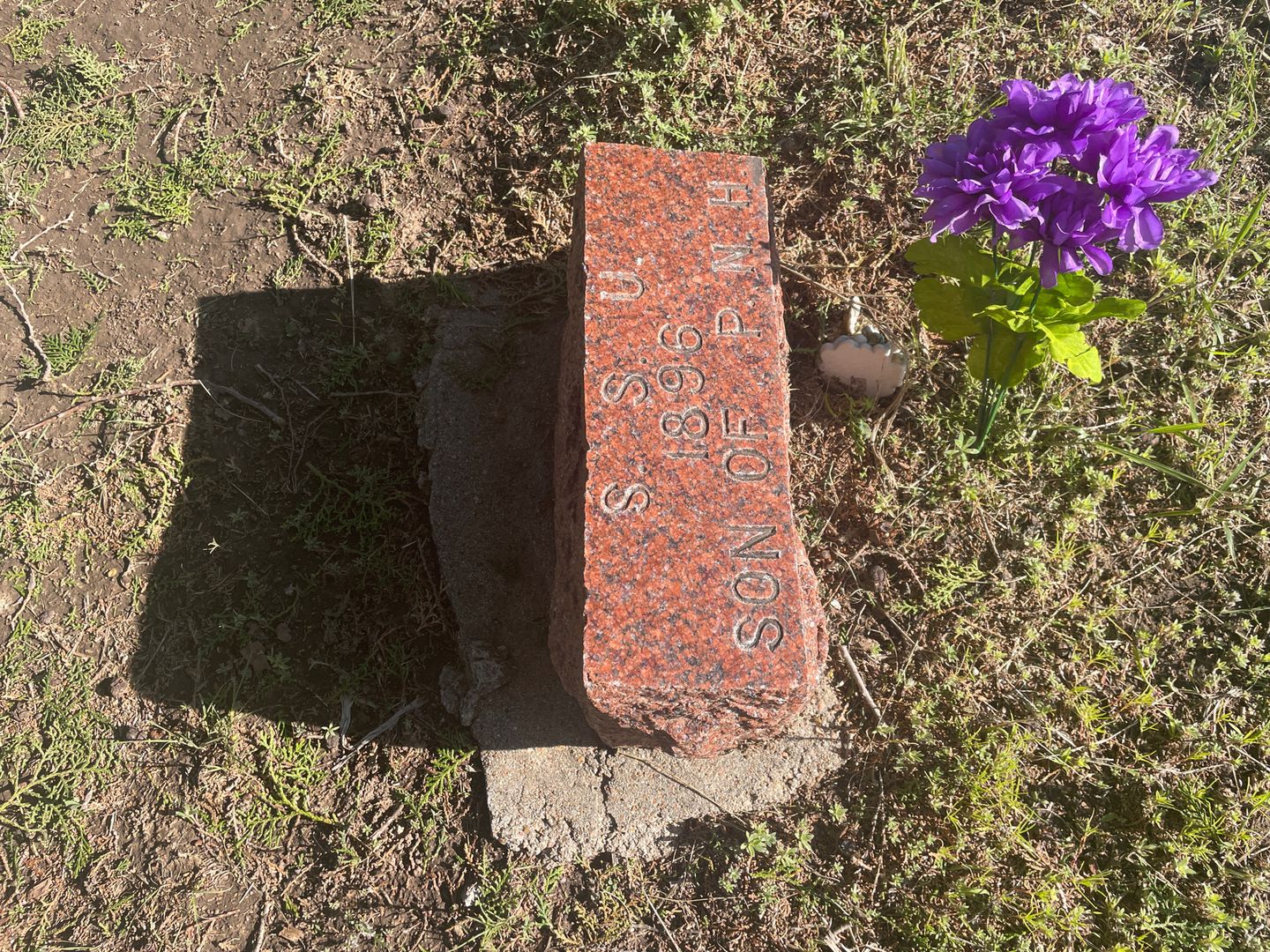 S. S. U.'s grave. Photo 1