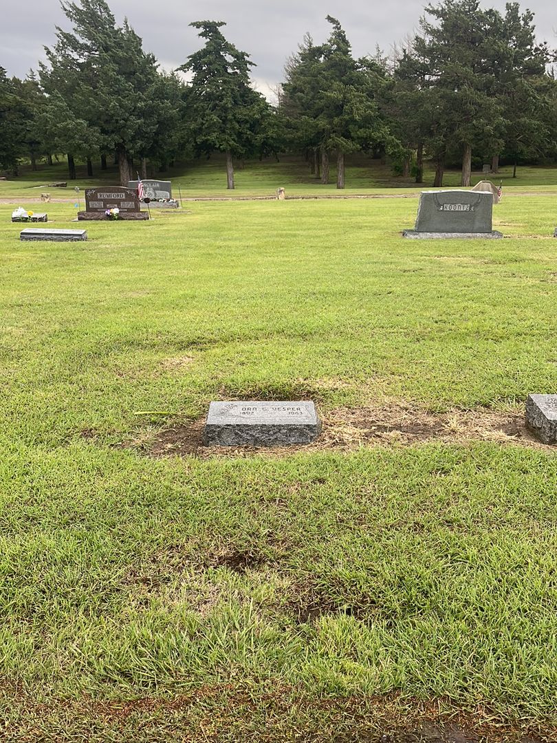 Ora G. Vesper's grave. Photo 1
