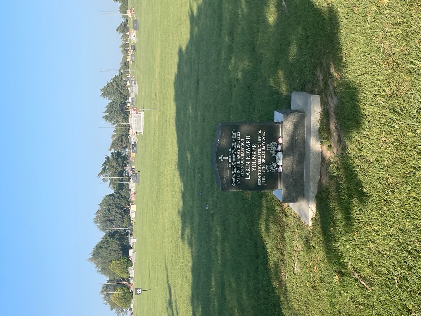 Lakin Edward Younker's grave. Photo 1