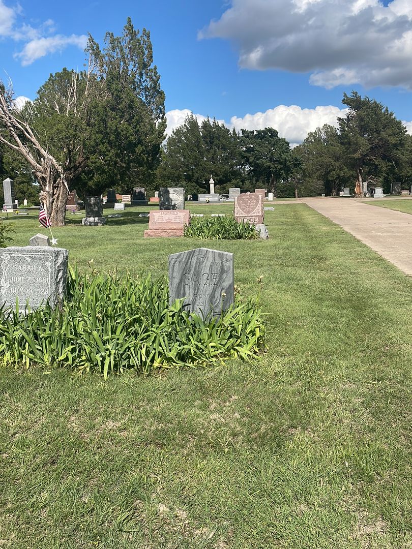 Frank Gage's grave. Photo 1