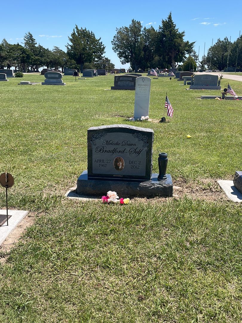 Melodie Dawn Bradford-Self's grave. Photo 1