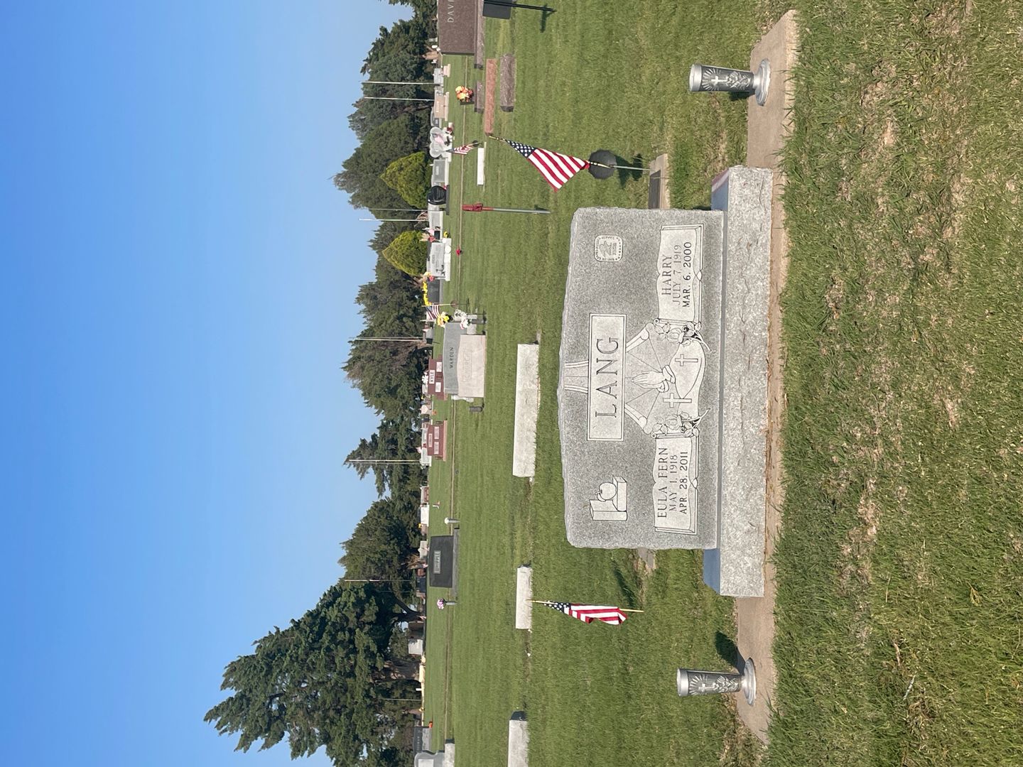 Eula Fern Lang's grave. Photo 1
