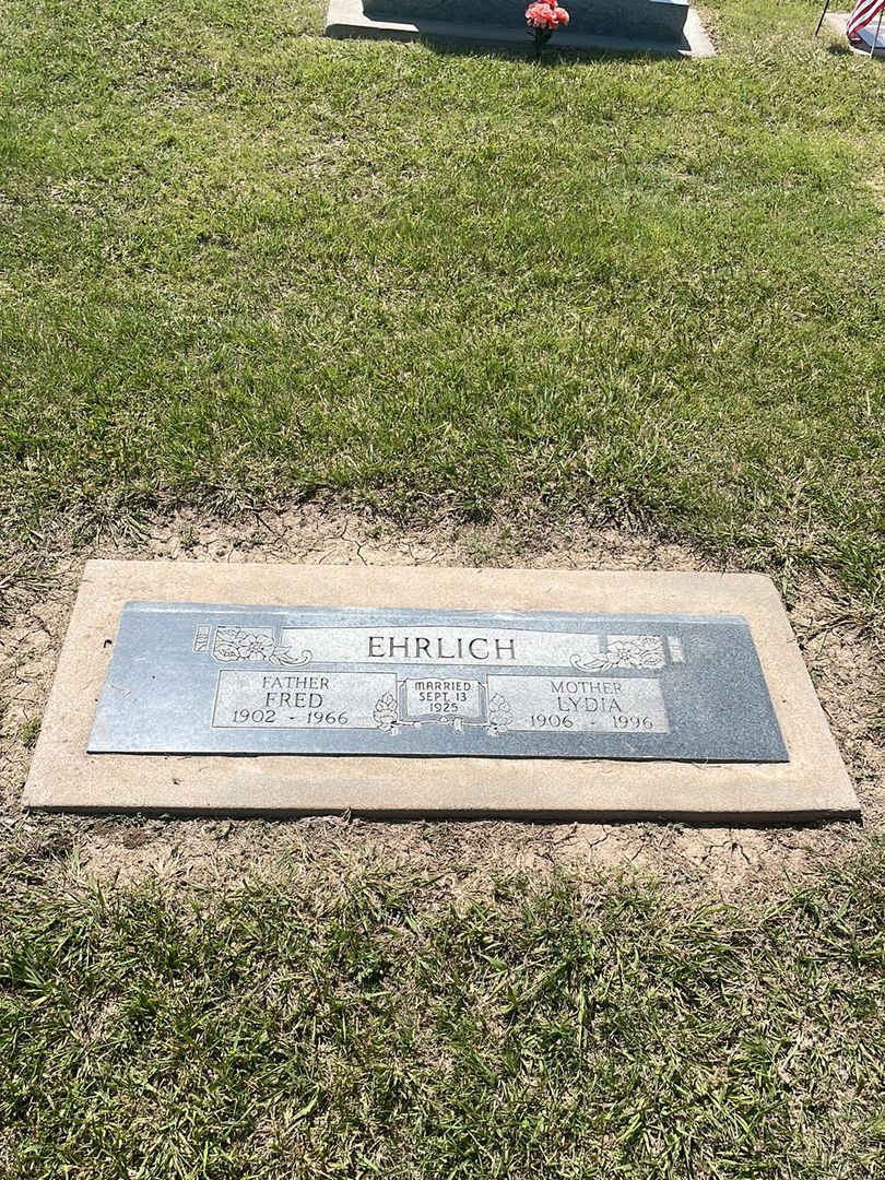 Fred Ehrlich's grave. Photo 1