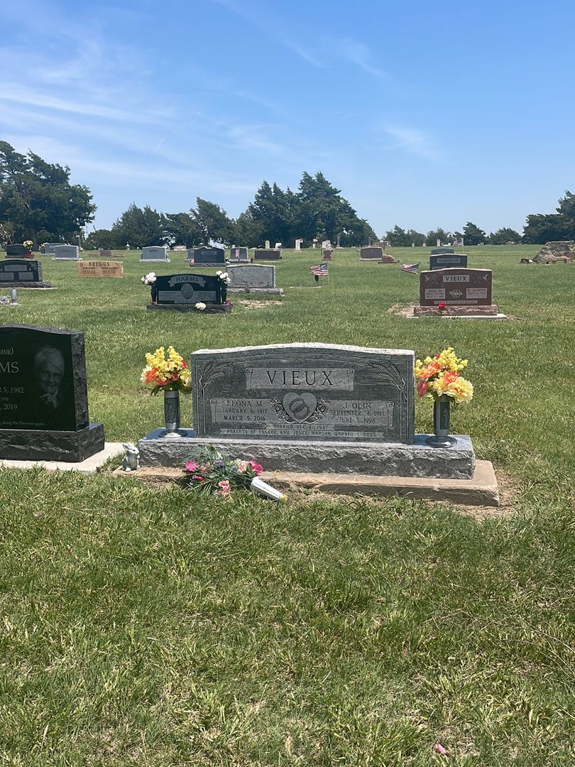 J. Olin Vieux's grave. Photo 1