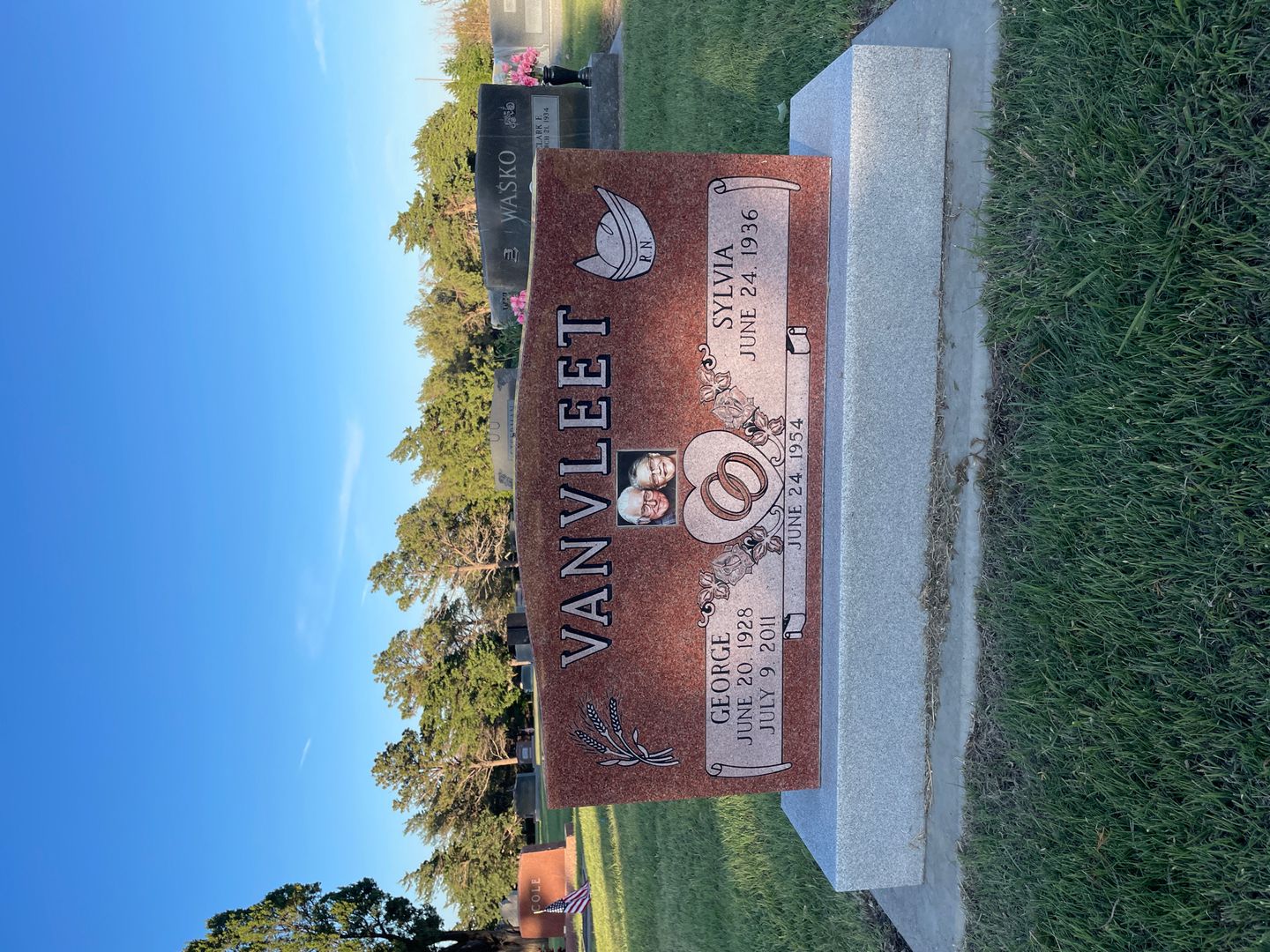 George Van Vleet's grave. Photo 1