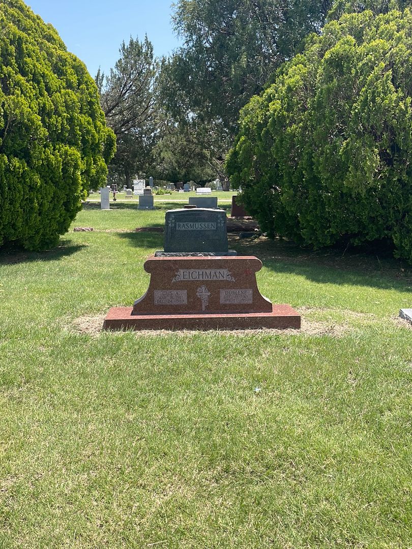 Dorlene Eichman's grave. Photo 1