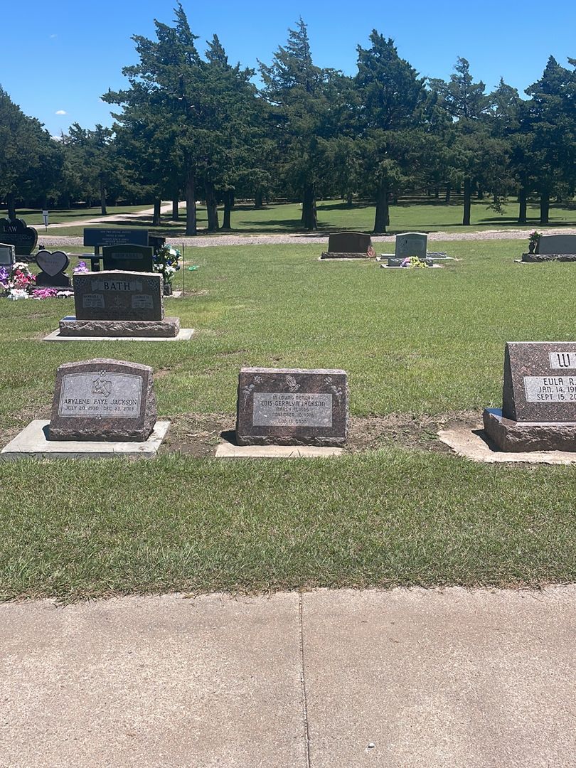 Lois Geralyn Jackson's grave. Photo 1