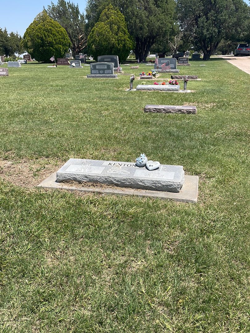Franciene Daisy Kenton's grave. Photo 1