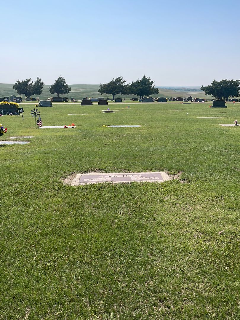 Wilbur B. L. Walter's grave. Photo 1