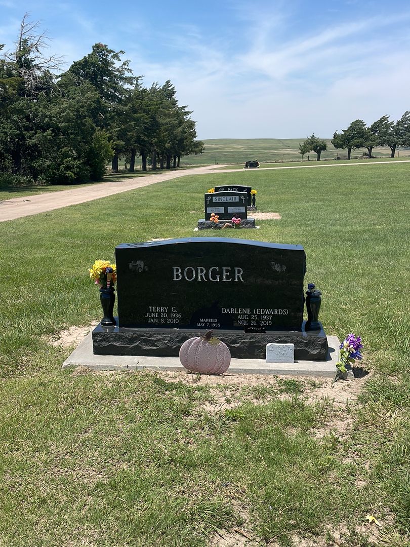 Darlene Edwards Borger's grave. Photo 1