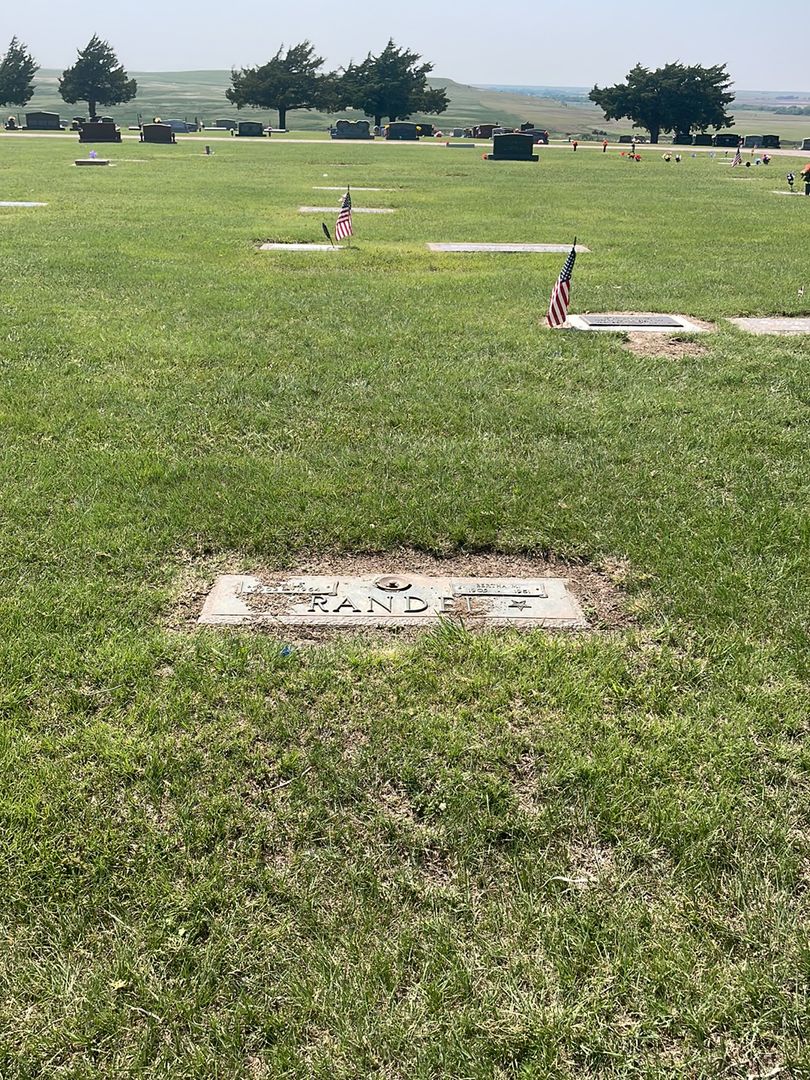 Bertha M. Randel's grave. Photo 1
