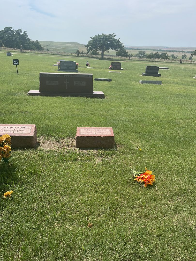 Helena V. Elliott's grave. Photo 1