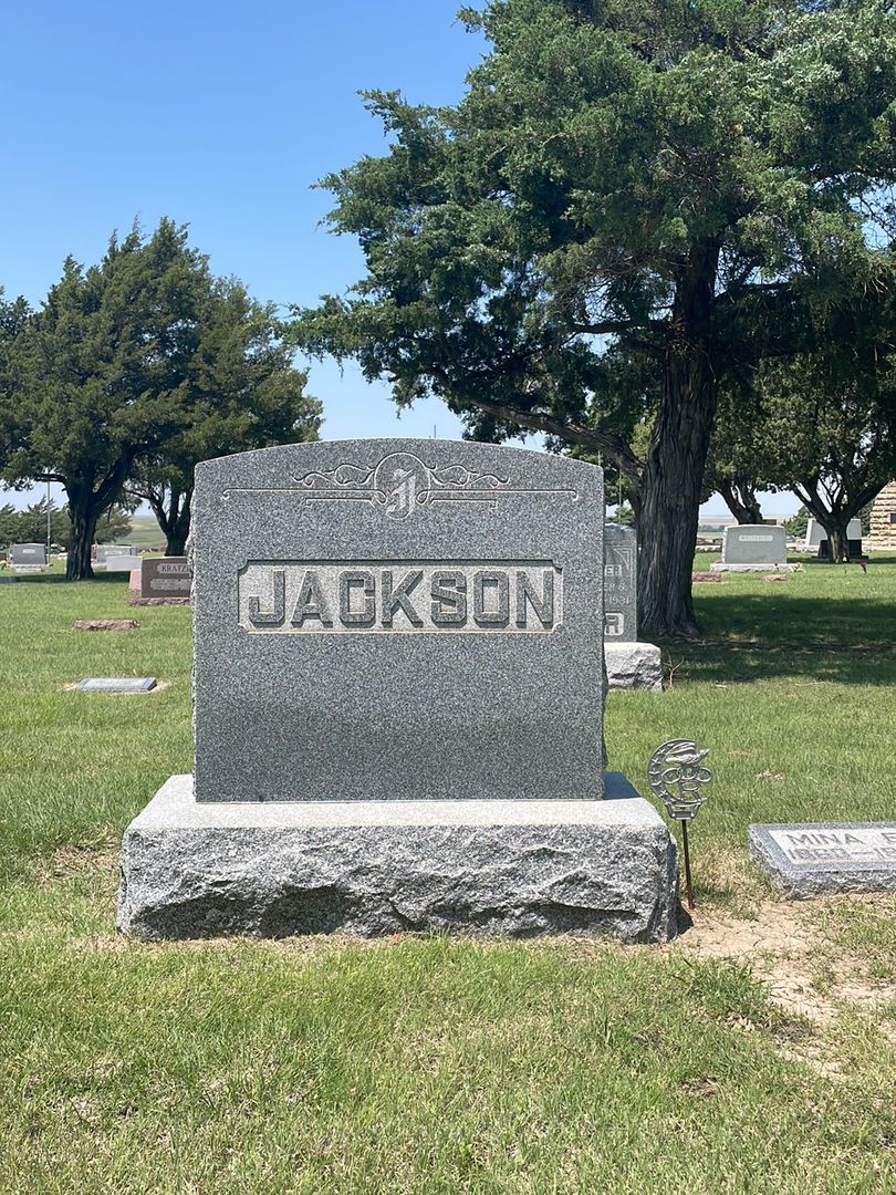 Ruth Jackson's grave. Photo 1