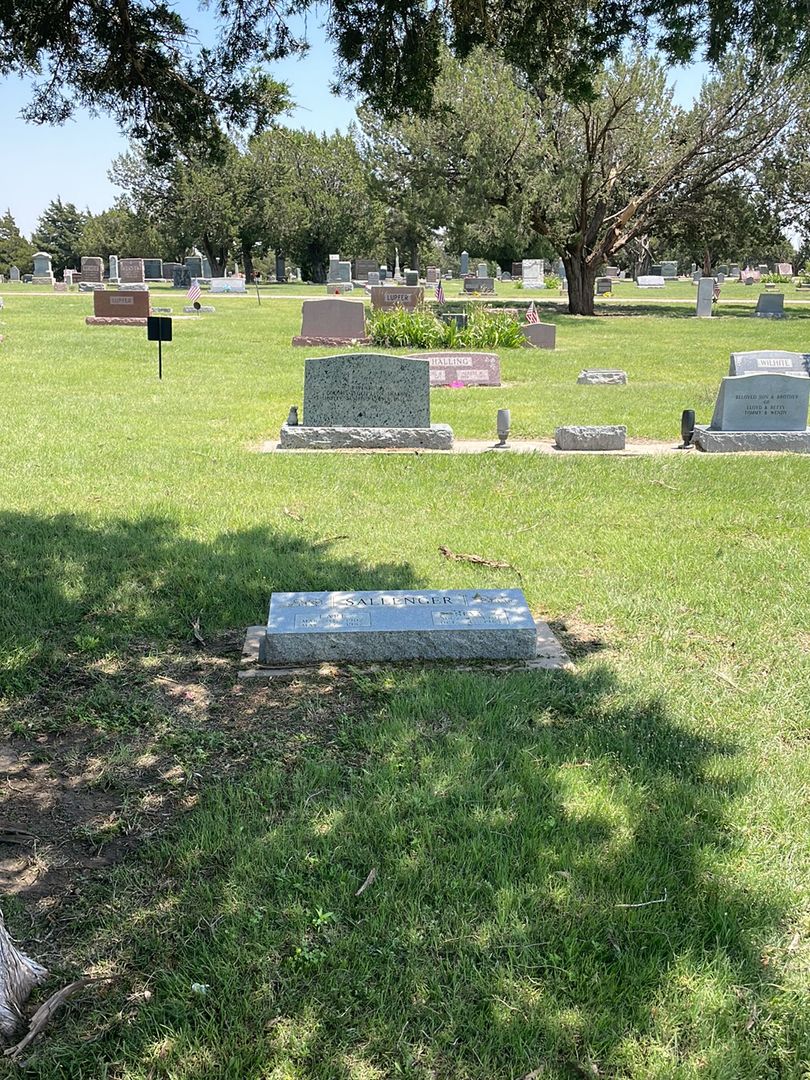 Earl Sallenger's grave. Photo 1