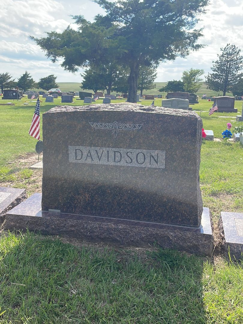 Tom Davidson's grave. Photo 1