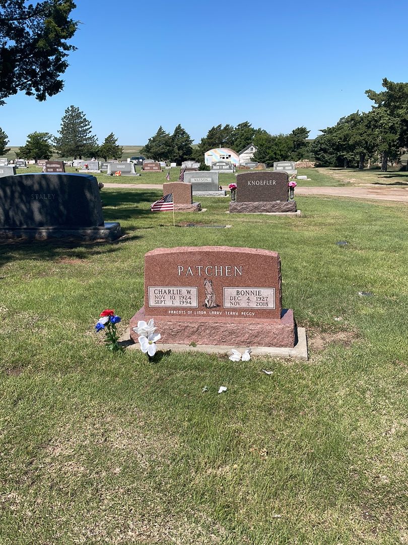 Charlie W. Patchen's grave. Photo 1