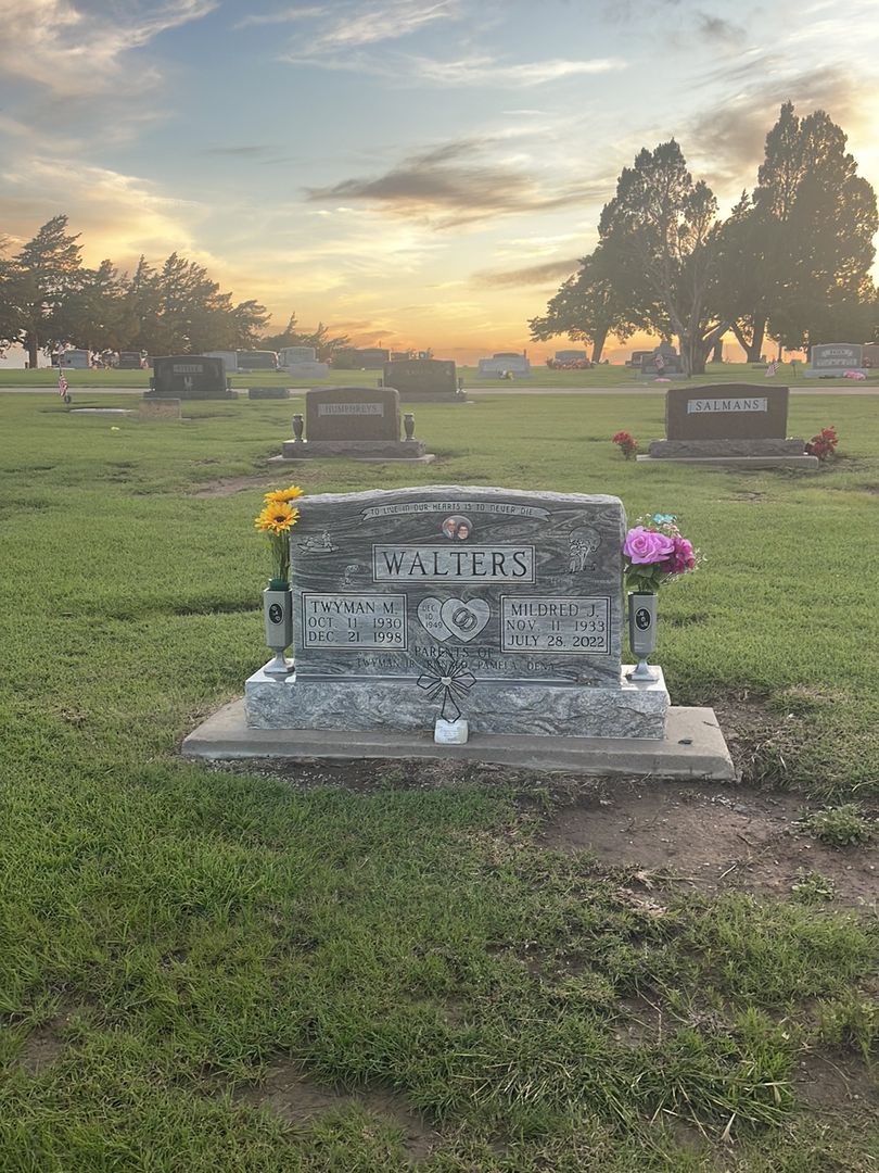 Mildred J. Walters's grave. Photo 1