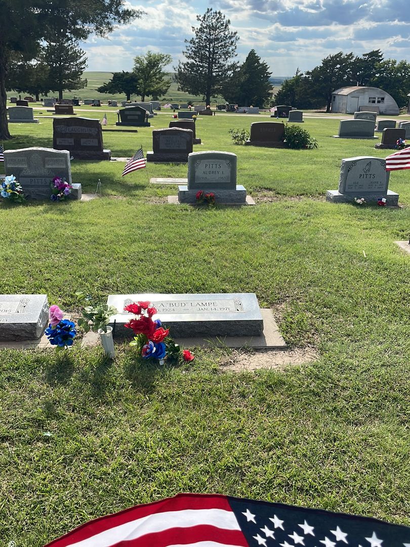 Quentin A. "Bud" Lampe's grave. Photo 1